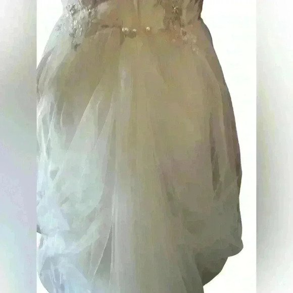 DAVID'S BRIDAL COLLECTION
Tank‎ Tulle A-line Wedding Dress w/ Lace - Picture 8 of 14